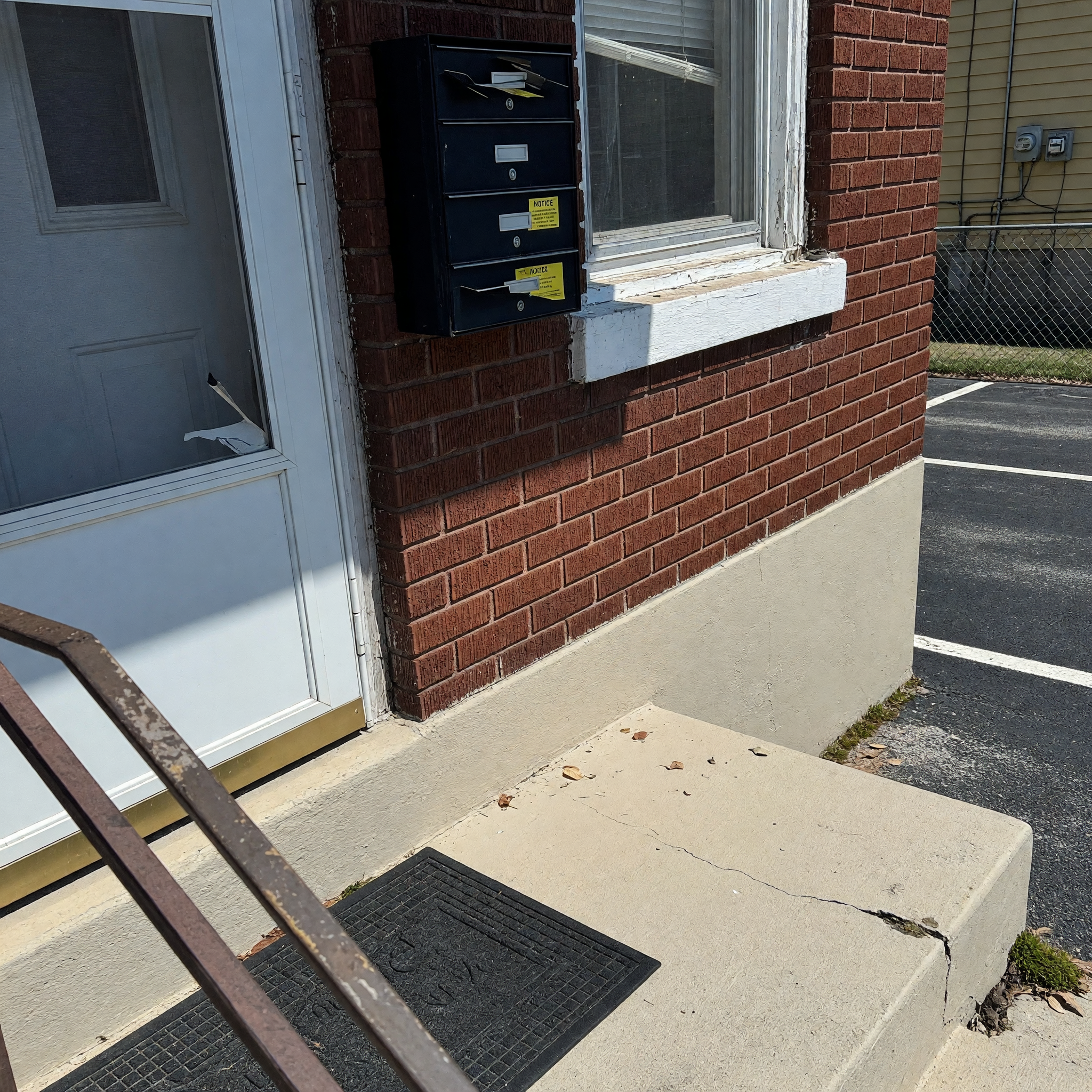 Exterior view of a Peoria apartment building in daylight.