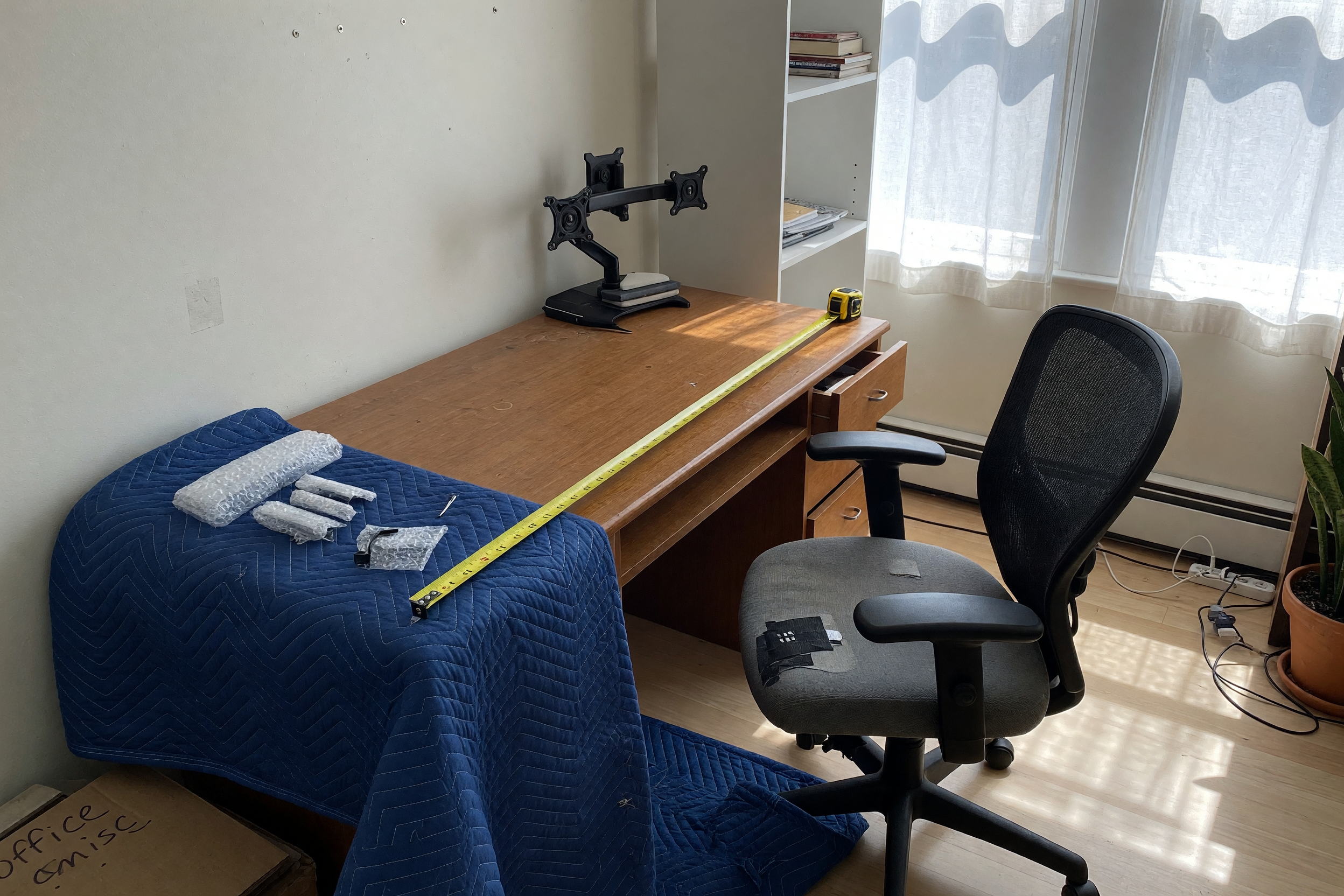 Sell a Used Desk or Office Chair With Better Measurements