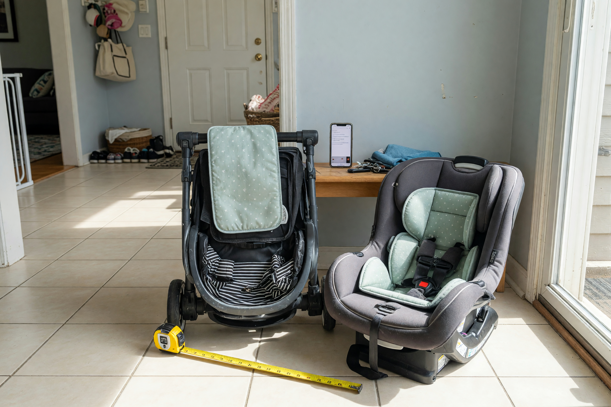 Selling a used baby stroller: model, safety, and photos
