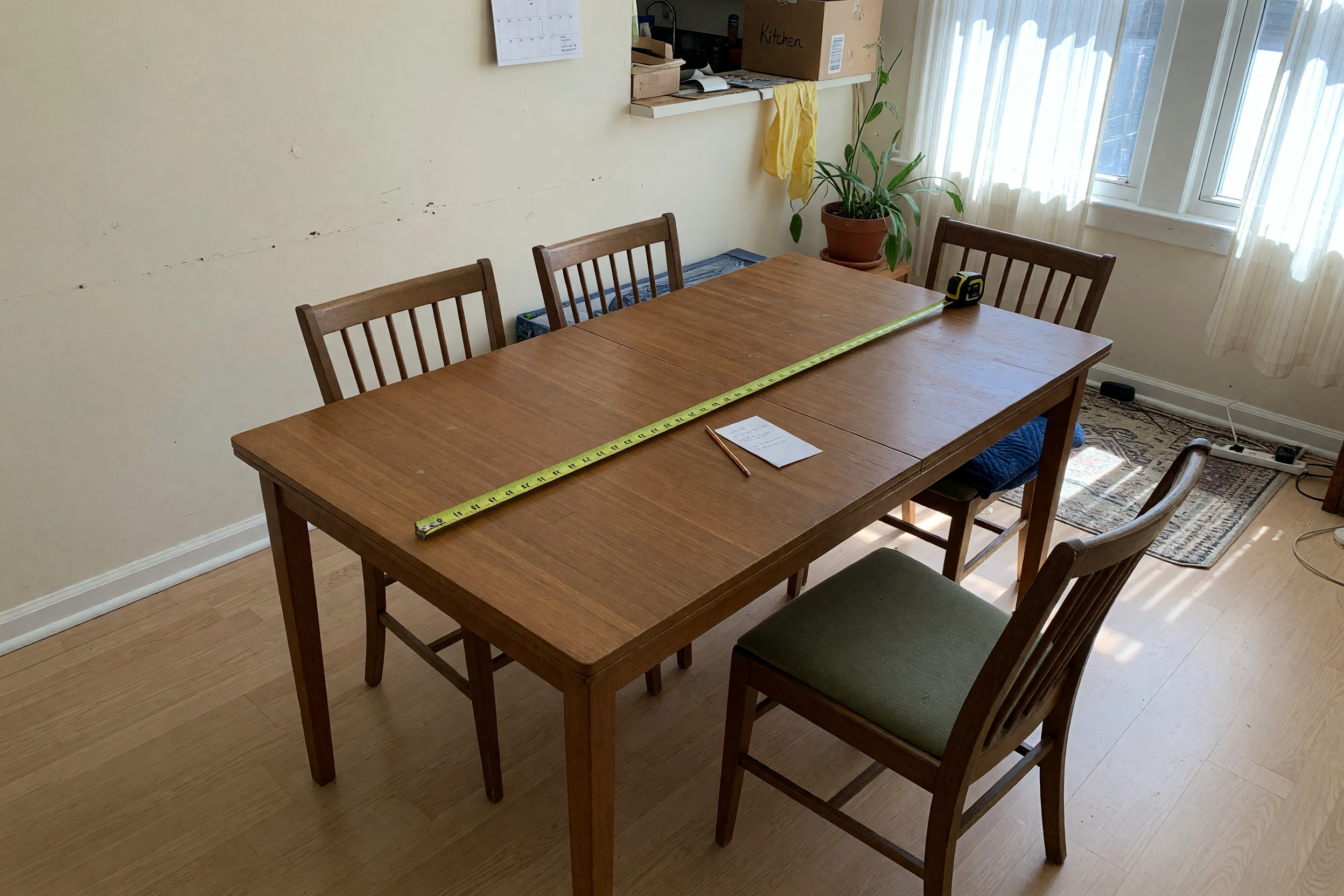 Selling a used dining table: measurements and pickup
